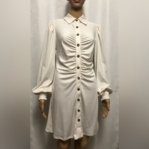 Beautiful off white puff sleeve button up rouched dress. Very flattering!